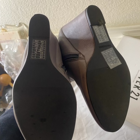 FOREVER 21 BOOTIES - Picture 6 of 6